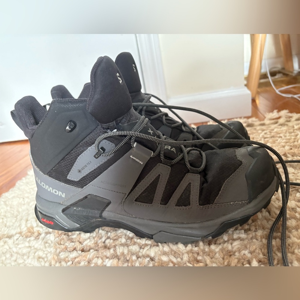 Salomon waterproof boots, barely worn size 12.5